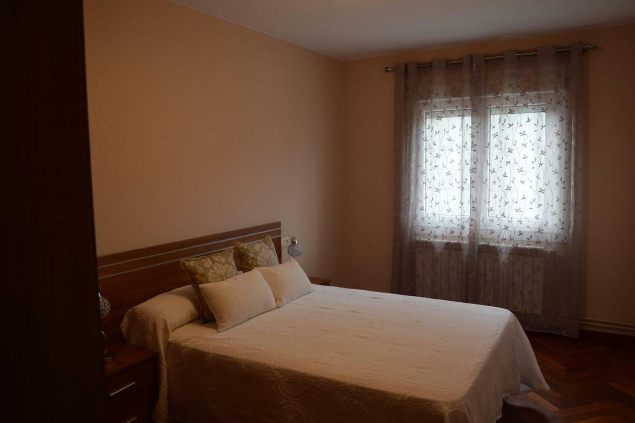 Piso Da Empegada Apartment Arzua Ngoại thất bức ảnh