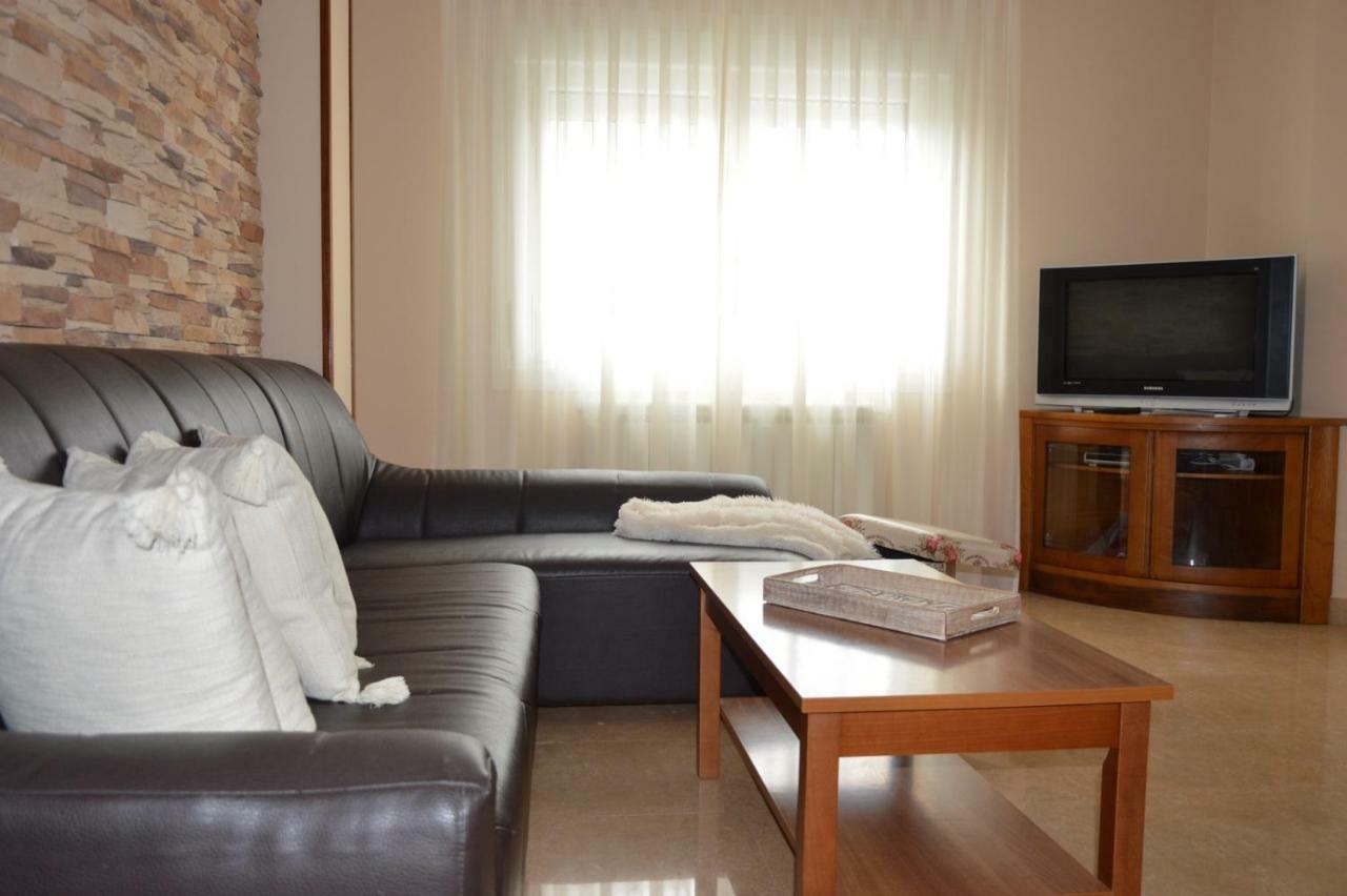 Piso Da Empegada Apartment Arzua Ngoại thất bức ảnh